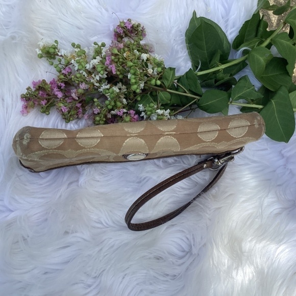 Coach Double Zip Wrist Strap Signature Canvas Envelope Wallet - Picture 4 of 9